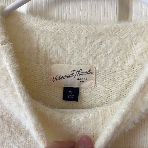 Universal Thread fuzzy sweater - Picture 3 of 3